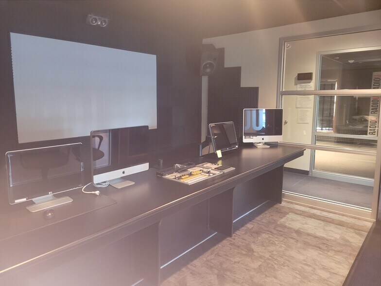 More Photos Of 116 County Line Rd W, Westerville Loft Creative Space For Sale