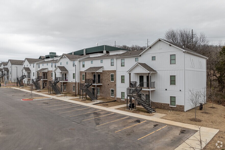 More Photos Of 1369 W Stadium Dr, Fayetteville Apartments For Lease
