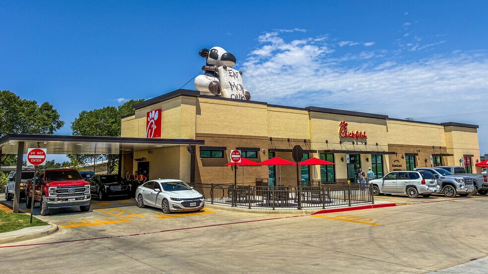 Primary Photo Of 417 Pkwy, Azle Fast Food For Sale