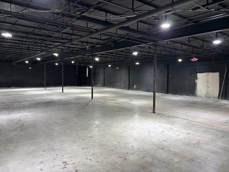 More Photos Of 1085 NW 62nd St, Miami Showroom For Sale