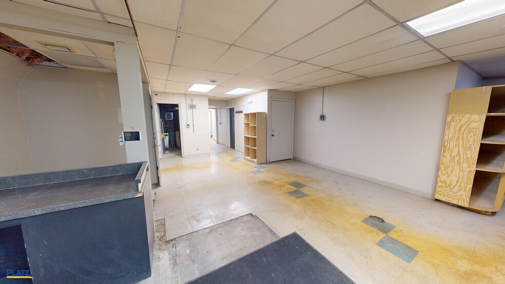 More Photos Of 8024-8028 E Market St, Warren General Retail For Lease