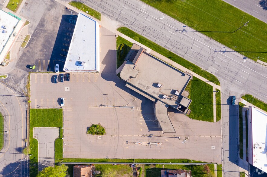 More Photos Of 27637 Grand River Ave, Livonia Bank For Sale