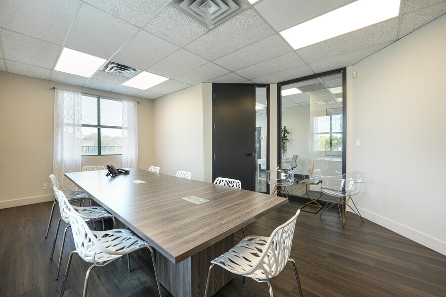 More Photos Of 2155 Dunwin Dr, Mississauga Office Residential For Sale