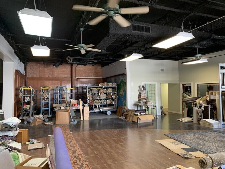More Photos Of 1414 N Brazos St, San Antonio Warehouse For Sale