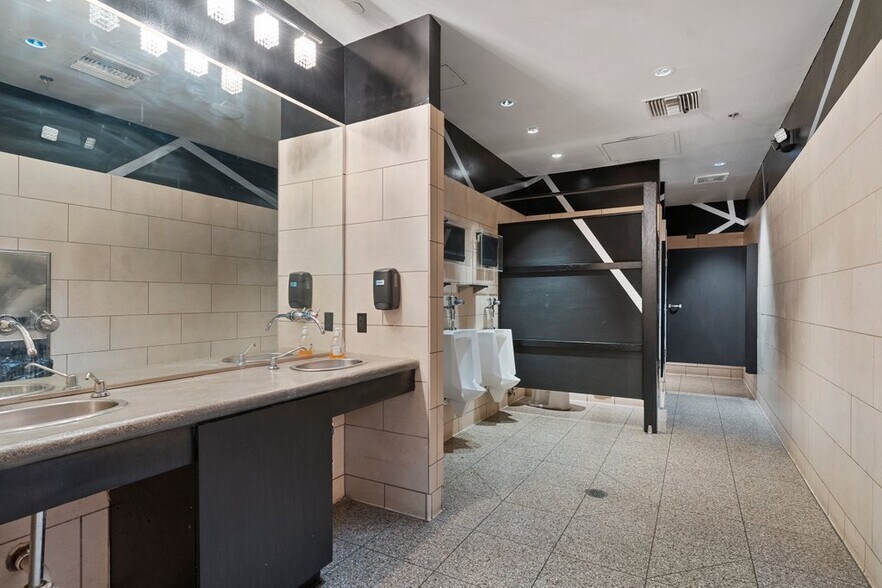 More Photos Of 4636 Wynn Rd, Las Vegas Bar For Sale