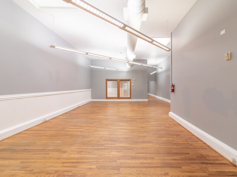 More Photos Of 13 W Washington St, Greenville Storefront Retail Office For Lease