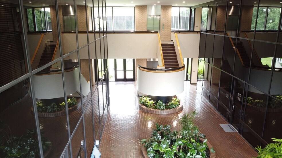 More Photos Of 800 Rockmead Dr, Kingwood Office For Lease