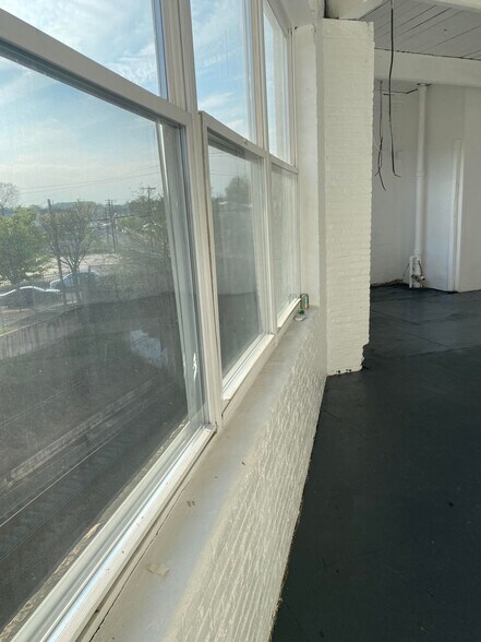 More Photos Of 60 Dickerson St, Newark Light Manufacturing For Lease