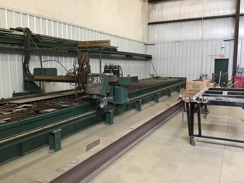 More Photos Of 450144 82nd St E, Aldersyde Manufacturing For Sale