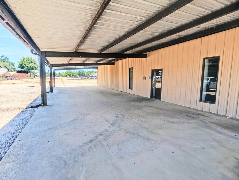More Photos Of 5788 US-90 Hwy, Theodore Showroom For Lease