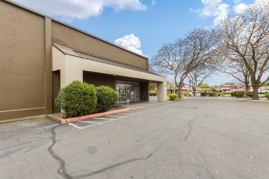 More Photos Of 106-108 W Main St, Woodland General Retail For Sale