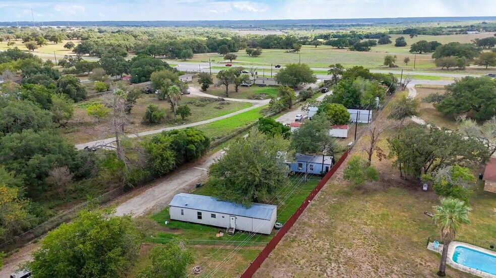 More Photos Of 102 Oak Ridge Dr, Floresville Trailer Camper Park For Sale