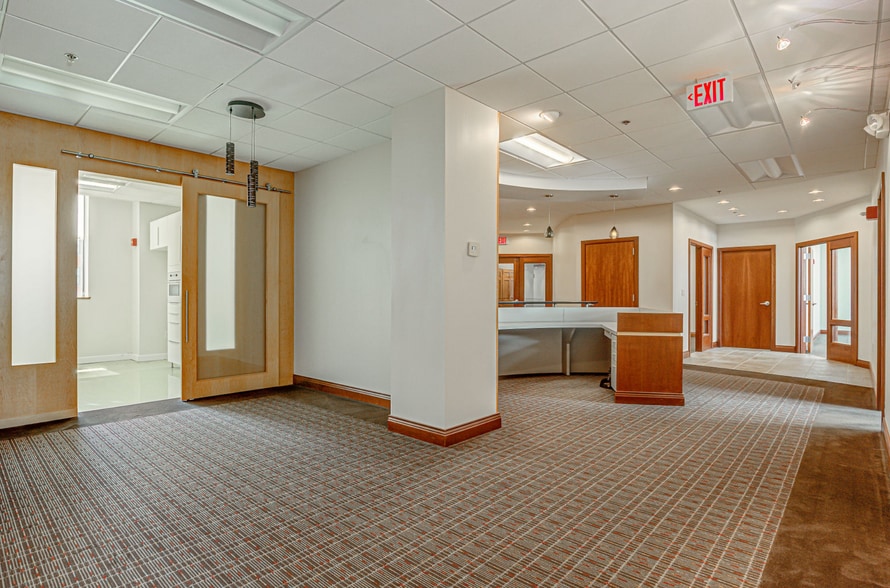 More Photos Of 35 E 7th St, Cincinnati Office For Lease