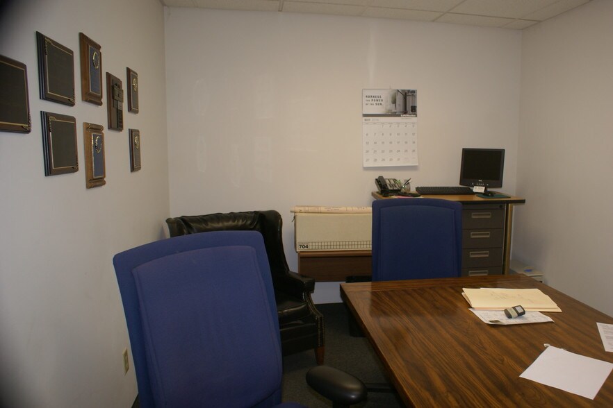 More Photos Of 13743 NE Aberdeen St, Ham Lake Warehouse For Lease