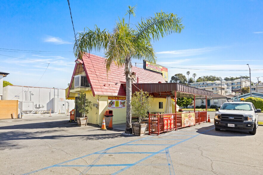 More Photos Of 921 Pacific Coast Highway, Redondo Beach General Retail For Sale