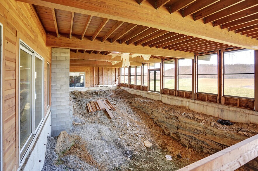 More Photos Of 600 Airport Dr, Mifflintown Flex For Sale