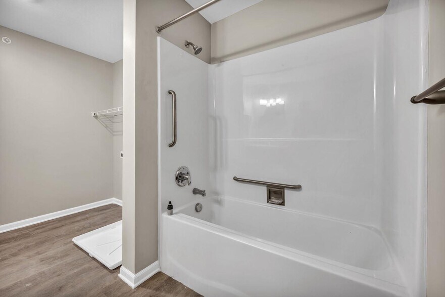 More Photos Of 6500 Powers Blvd, Parma Apartments For Lease