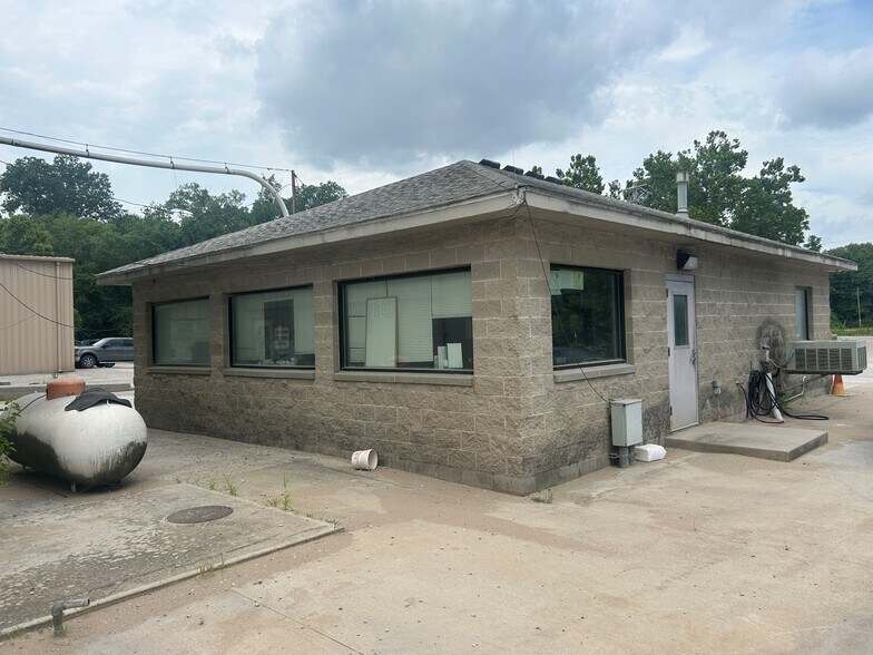 More Photos Of 5010 Old Alton Edwardsville Rd, Edwardsville Industrial For Sale