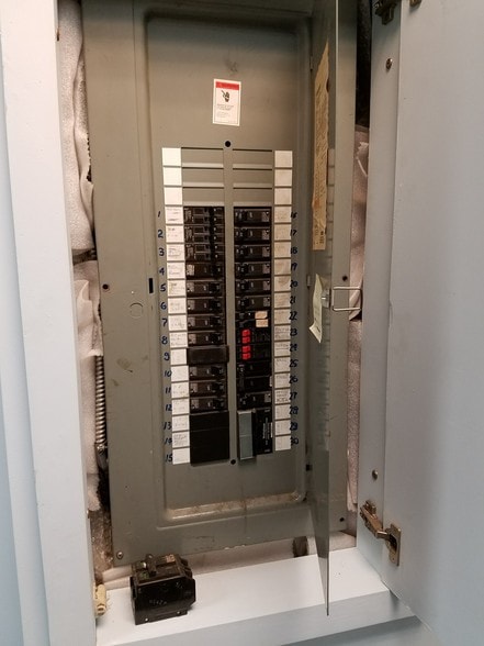 More Photos Of 400 Chapel Rd, South Windsor Light Manufacturing For Sale
