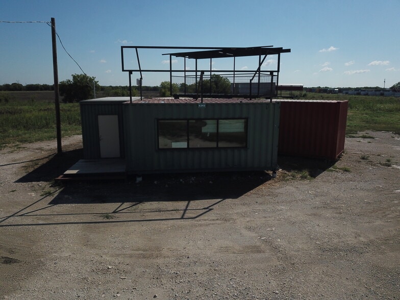 More Photos Of 6345 Interstate 35, Valley View Land For Lease