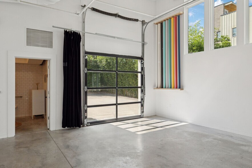 More Photos Of 2517 White Ave, Nashville Office Residential For Sale