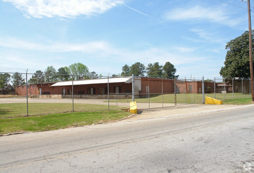 More Photos Of 1050 Oakleigh Dr, East Point Distribution For Lease
