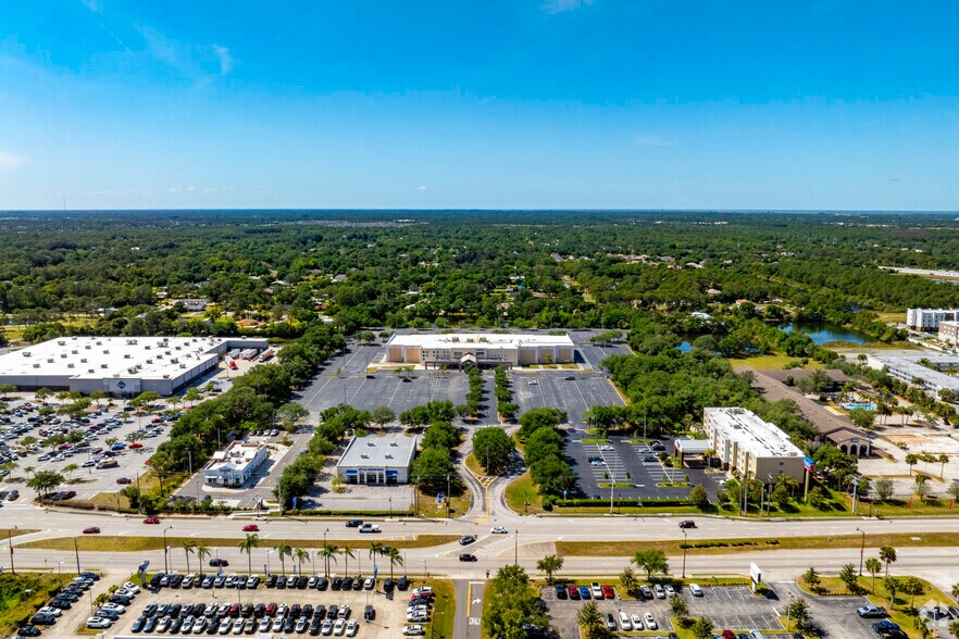 More Photos Of 4345 W New Haven Ave, Melbourne Movie Theatre For Sale