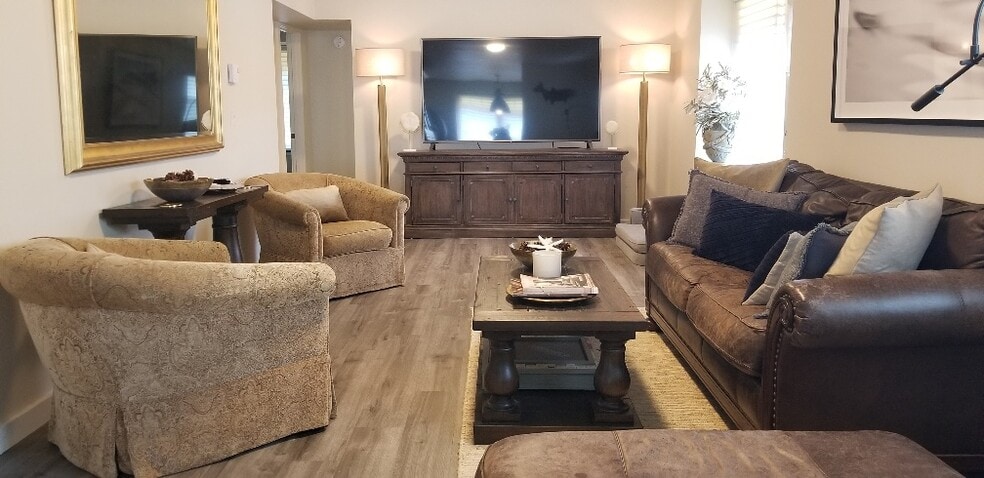 More Photos Of 101-107 S 1st St, La Conner Storefront For Sale