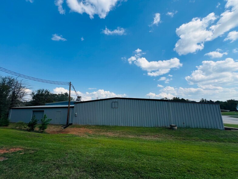 More Photos Of 585 Old Georgia Rd, Moore Warehouse For Lease