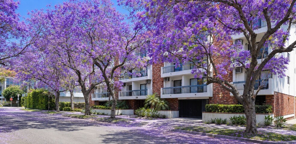 Primary Photo Of 320 S Arnaz Dr, Los Angeles Apartments For Sale