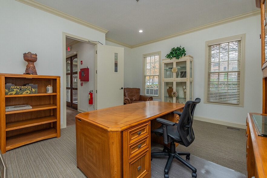 More Photos Of 3907 N Elm St, Greensboro Office For Sale