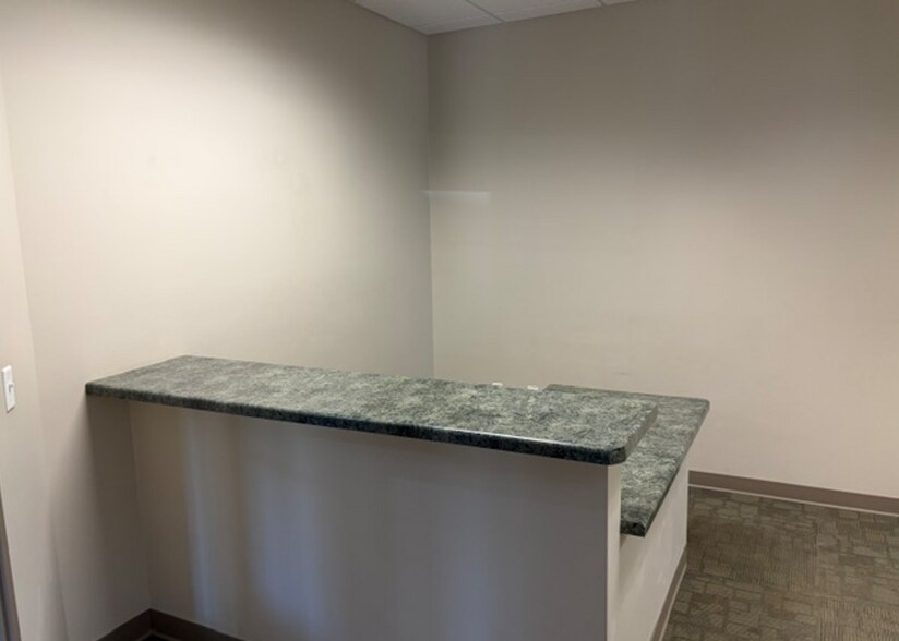 More Photos Of 2555-2565 E Calumet St, Appleton Office For Sale