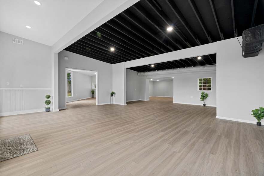 More Photos Of 106 Stevens St, Petal Freestanding For Lease