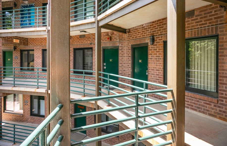 More Photos Of 7960-7990 Old Georgetown Rd, Bethesda Medical For Sale