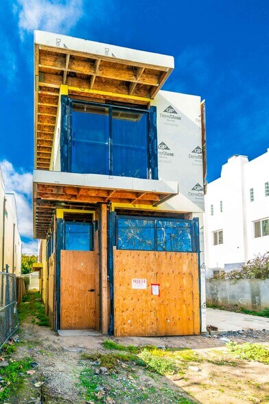 More Photos Of 705 Broadway St, Venice Multifamily For Sale