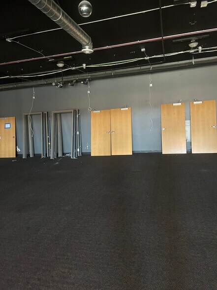 More Photos Of 3210 27th St W, Williston Office For Lease