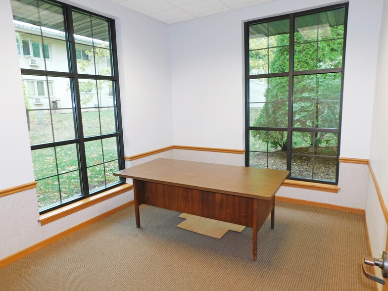 More Photos Of 3400 N Rockton Ave, Rockford Office For Lease