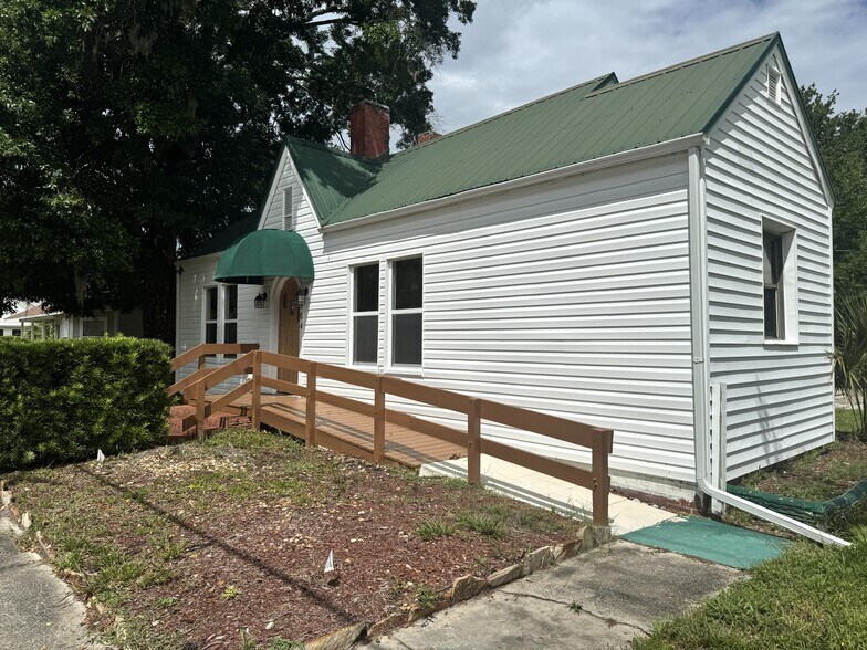 More Photos Of 904 E Moody Blvd, Bunnell Office For Lease