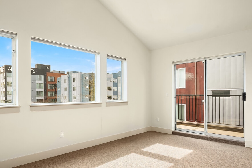More Photos Of 1502 NW 52nd St, Seattle Office Residential For Sale