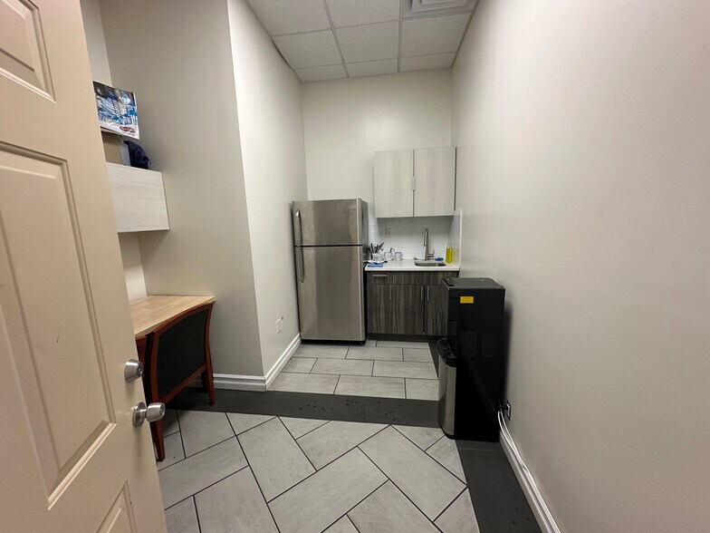 More Photos Of 12415 Metropolitan Ave, Kew Gardens General Retail For Lease