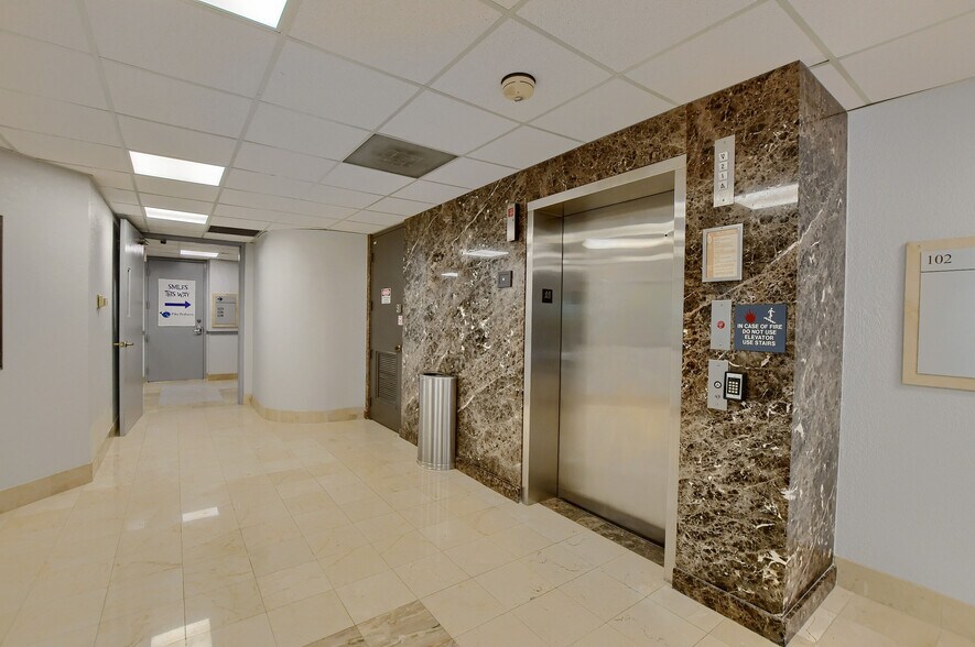 More Photos Of 2201 NW Corporate Blvd, Boca Raton Medical For Lease