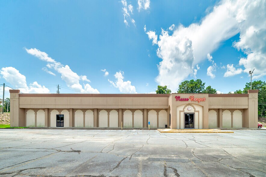 More Photos Of 3720 Bloomfield Village Dr, Macon-Bibb Storefront For Sale