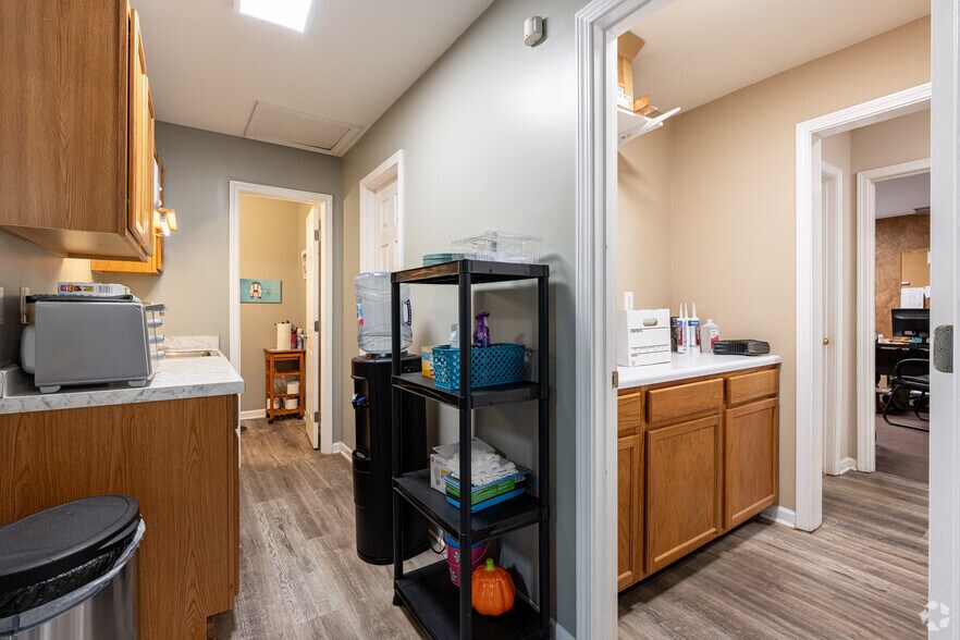 More Photos Of 1009 N Tennessee St, Cartersville Office For Sale