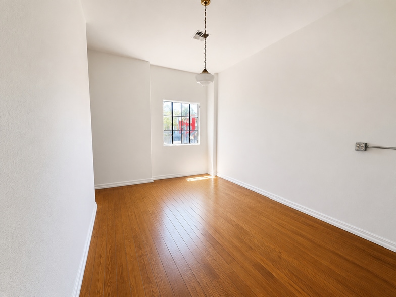 More Photos Of 201-215 N Broadway, Santa Ana Loft Creative Space For Lease