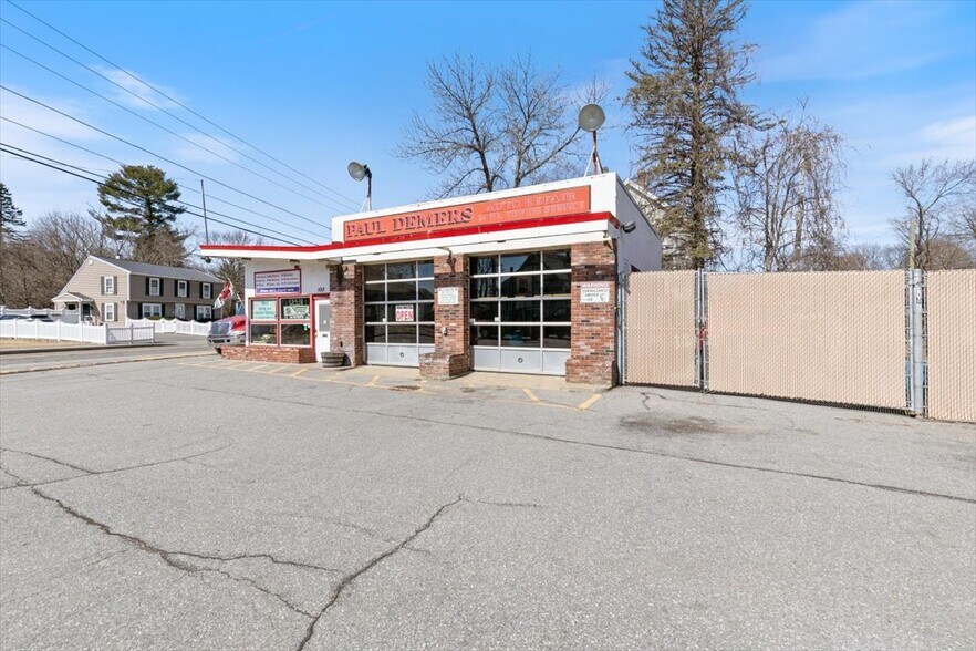 More Photos Of 1015 Lakeview Ave, Dracut General Retail For Sale