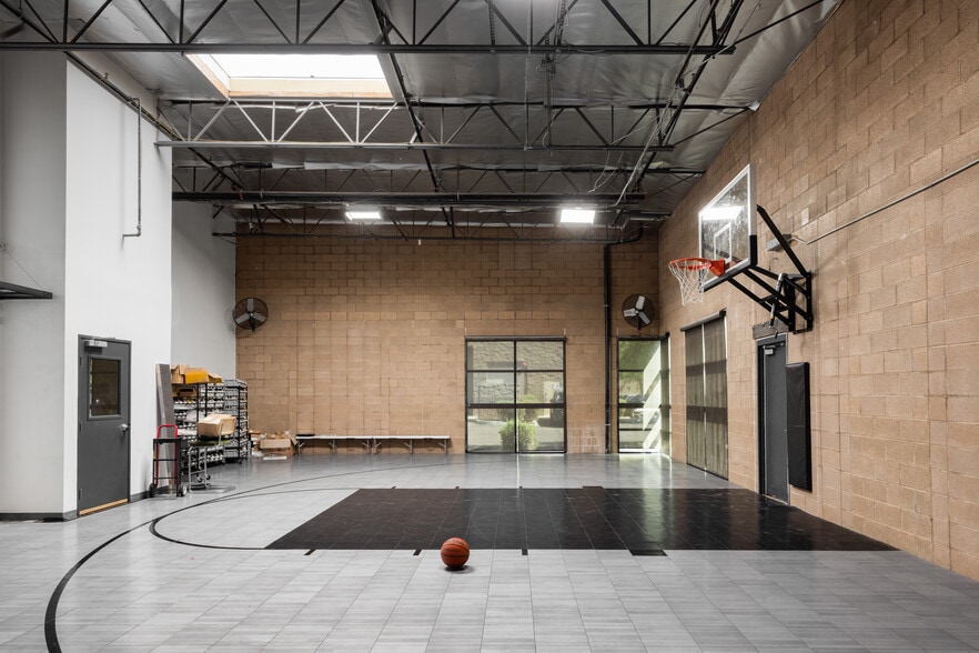 More Photos Of 4505 E Broadway Rd, Phoenix Light Manufacturing For Sale