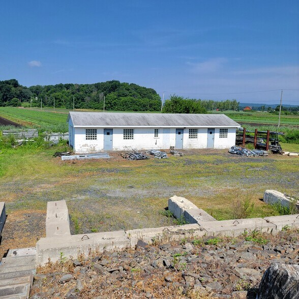 More Photos Of 907 Pulaski Hwy, Goshen Service For Sale