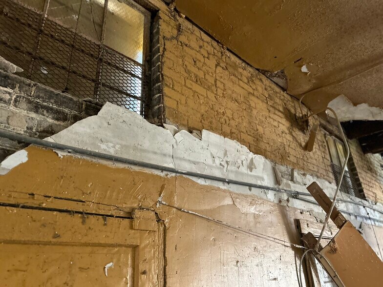 More Photos Of 710 Scenic Hwy, Baton Rouge Light Distribution For Sale