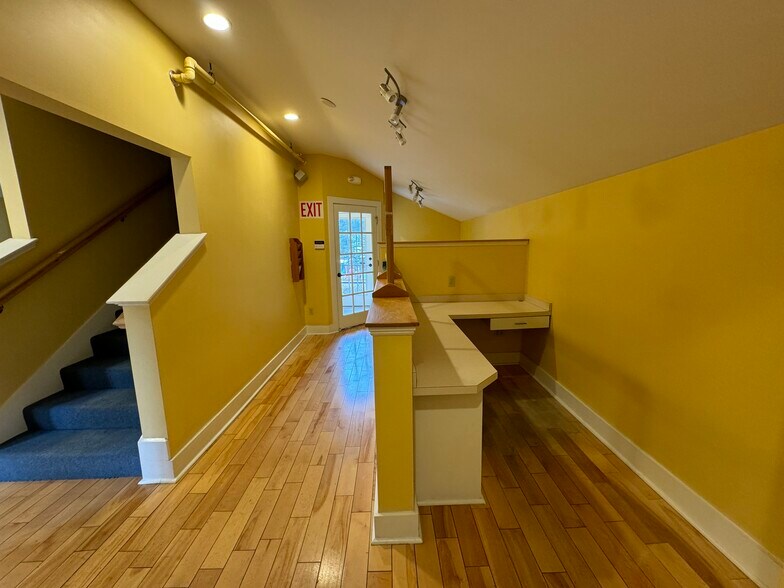 More Photos Of 69 York St, Kennebunk Medical For Sale