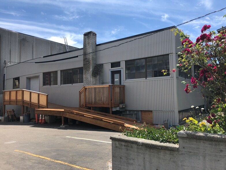 Primary Photo Of 3410 Woodland Park Ave N, Seattle Warehouse For Lease